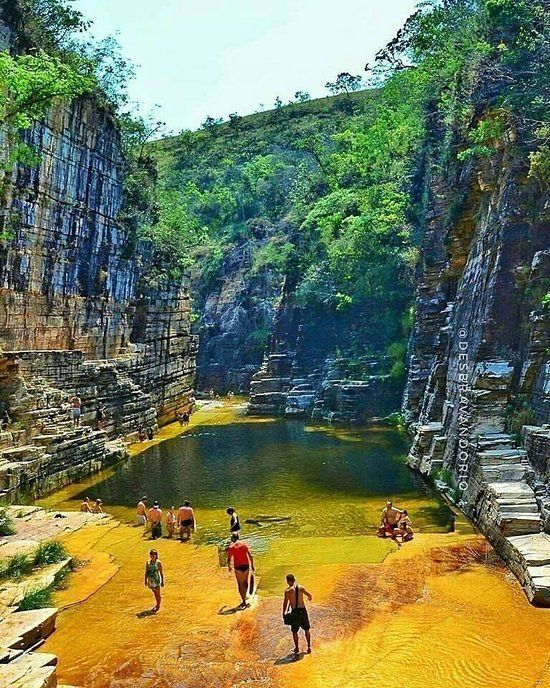 Piscina natural entre os cânions de Capitólio.