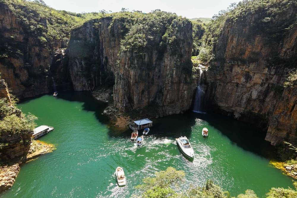 Panorâmica do Lago de Furnas, em Capitólio.