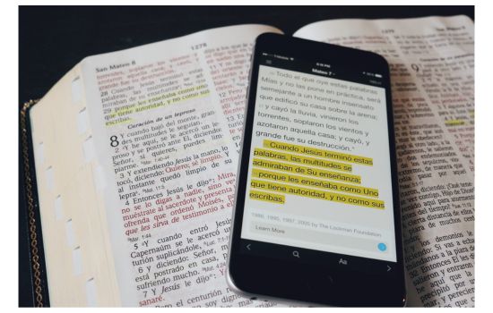 Las Mejores Aplicaciones para Leer la Biblia en el Celular